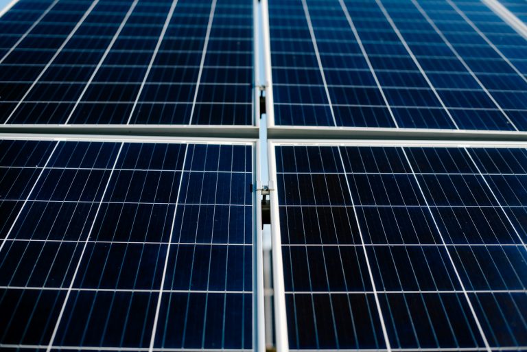 The Role of Solar Panels in Reducing Carbon Footprints